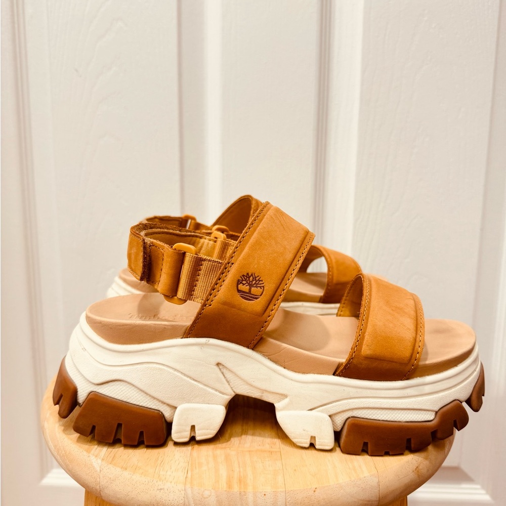 Timberland Women's Adley platform sandals in tan color